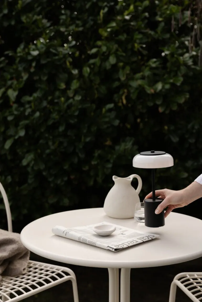 Nuura Blossi Mini bärbar bordslampa, svart - opal