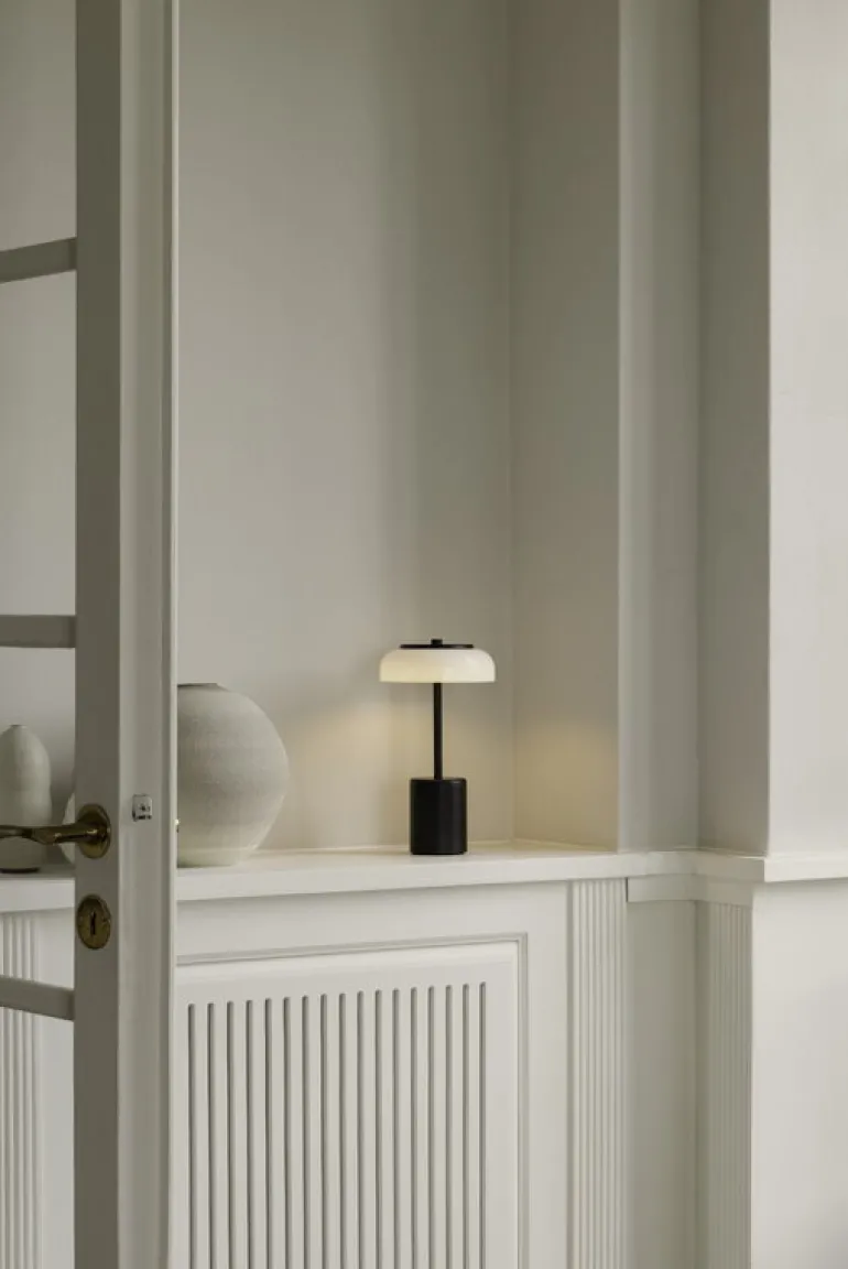 Nuura Blossi Mini bärbar bordslampa, svart - opal