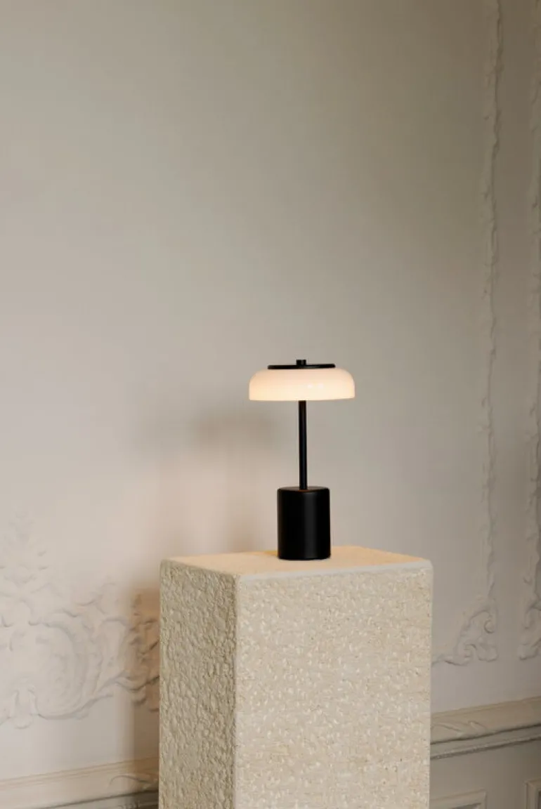 Nuura Blossi Mini bärbar bordslampa, svart - opal
