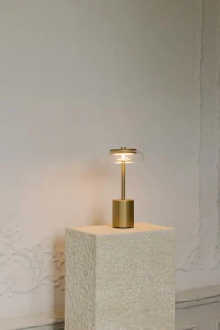 Nuura Blossi Mini bärbar bordslampa, nordisk guld - klar