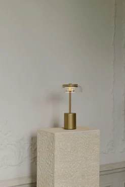 Nuura Blossi Mini bärbar bordslampa, nordisk guld - klar