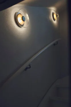 Nuura Blossi vägg-/taklampa, Nordic gold - klar