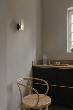 Nuura Florii 1 vägglampa, mörk brons - vit