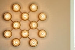 Nuura Liila 12 vägg-/taklampa, guld - klar