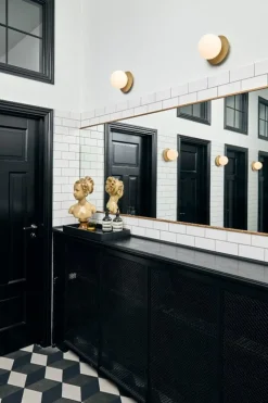 Nuura Liila 1 vägg-/taklampa, medium, guld - opal