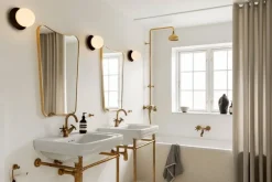 Nuura Liila 1 vägg-/taklampa, medium, svart - opalvit