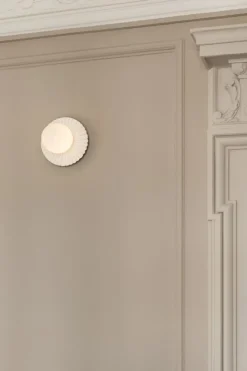 Nuura Liila Muuse vägg-/taklampa, liten, vit - opal