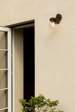 Nuura Liila Outdoor vägglampa, mörk brons - optic clear