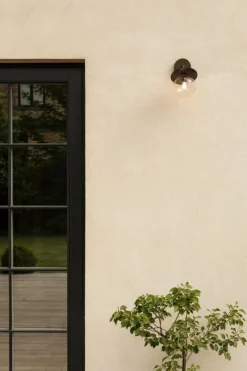 Nuura Liila Outdoor vägglampa, mörk brons - optic clear