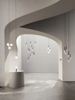 Nuura Miira 3 stor pendellampa, mässing - opal