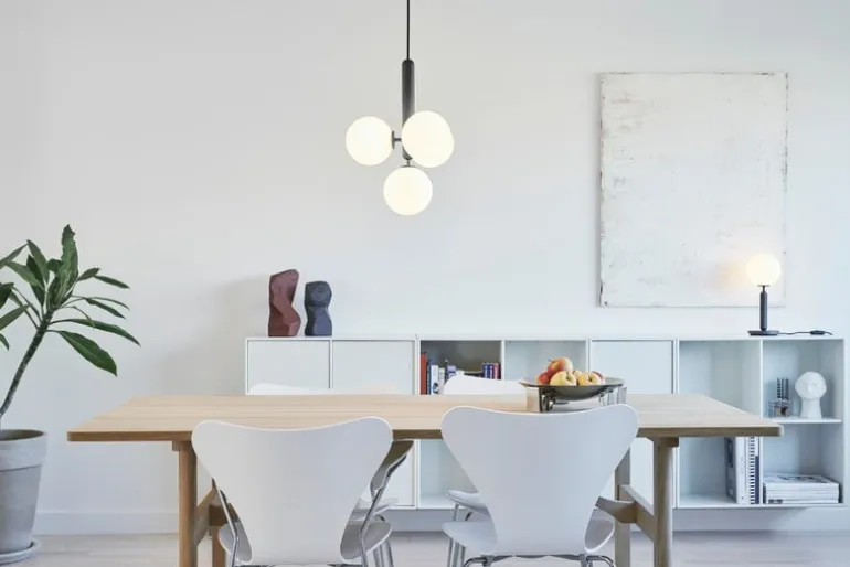 Nuura Miira bordslampa, klippgrå - opal