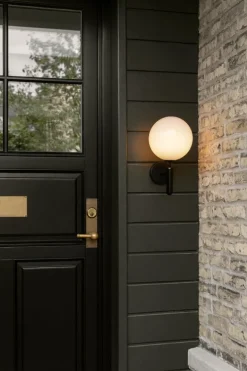 Nuura Miira Outdoor vägglampa, svart - opal