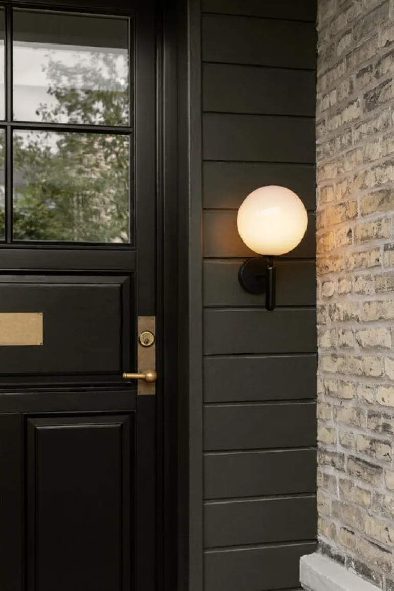 Nuura Miira Outdoor vägglampa, svart - opal