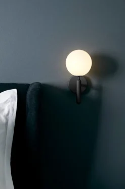 Nuura Miira vägglampa, klippgrå - opal