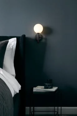 Nuura Miira vägglampa, klippgrå - opal