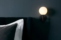 Nuura Miira vägglampa, klippgrå - opal