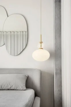 Nuura Rizzatto 32 pendel, mässing - opalvit