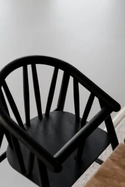 Oaklings Saga hög barnstol, svartbetsad ek