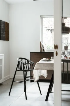 Oaklings Saga hög barnstol, svartbetsad ek