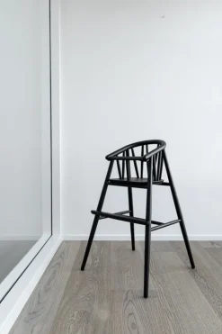 Oaklings Saga hög barnstol, svartbetsad ek