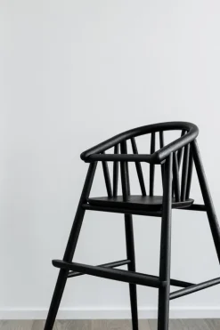 Oaklings Saga hög barnstol, svartbetsad ek