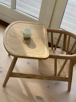 Oaklings Smilla småbarnstol med bricka, ek