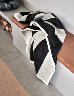 Pappelina Bob matta, 70 x 150 cm, svart - vanilj