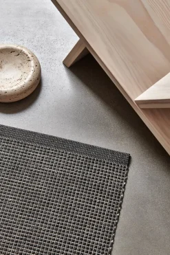 Pappelina Emm matta, 70 x 180 cm, svart - linnemetallic