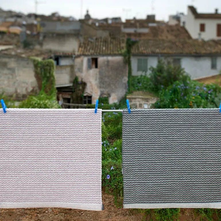 Pappelina Mono matta, 85 x 260 cm, träkol