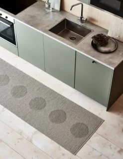 Pappelina Vera 2.0 matta, 70 x 280 cm, mörkt linne - linnemetallic