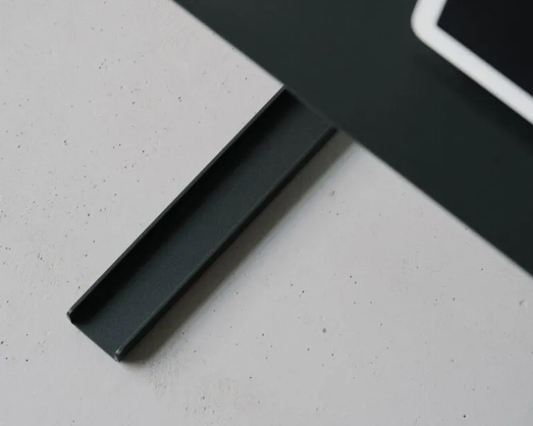 Pedestal Plate hylla, träkol