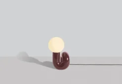 Petite Friture Neotenic bordslampa, 26 cm, körsbär