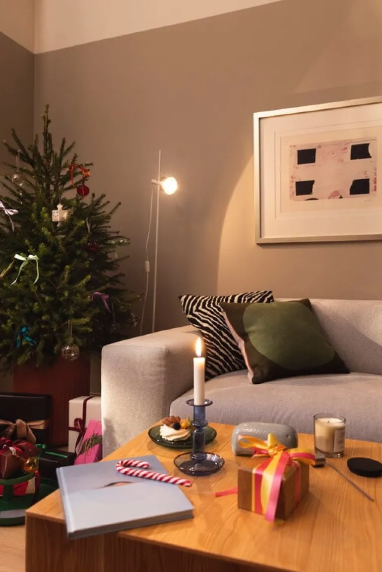 Pholc Blend 150 golvlampa, vit - mässing