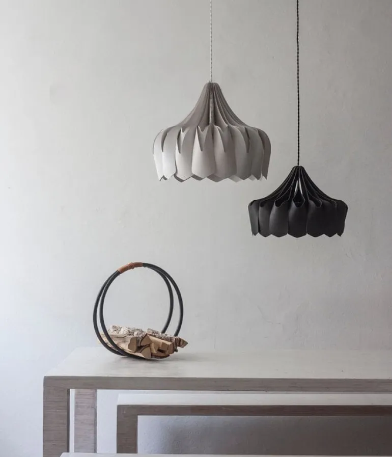 Pilke Lights Pioni stor pendellampa, vit