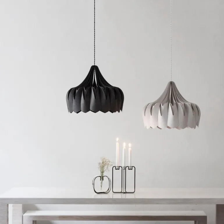 Pilke Lights Pioni stor pendellampa, svart