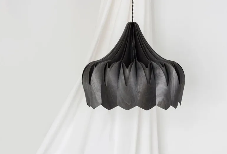 Pilke Lights Pioni stor pendellampa, svart