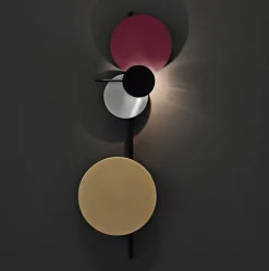 PLEASE WAIT to be SEATED Planet vägglampa, fig purple