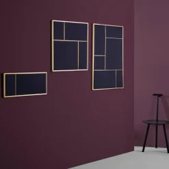 PLEASE WAIT to be SEATED Nouveau Pin anslagstavla, medium, mässing - blå