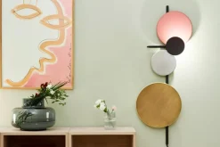 PLEASE WAIT to be SEATED Planet vägglampa, Indian red