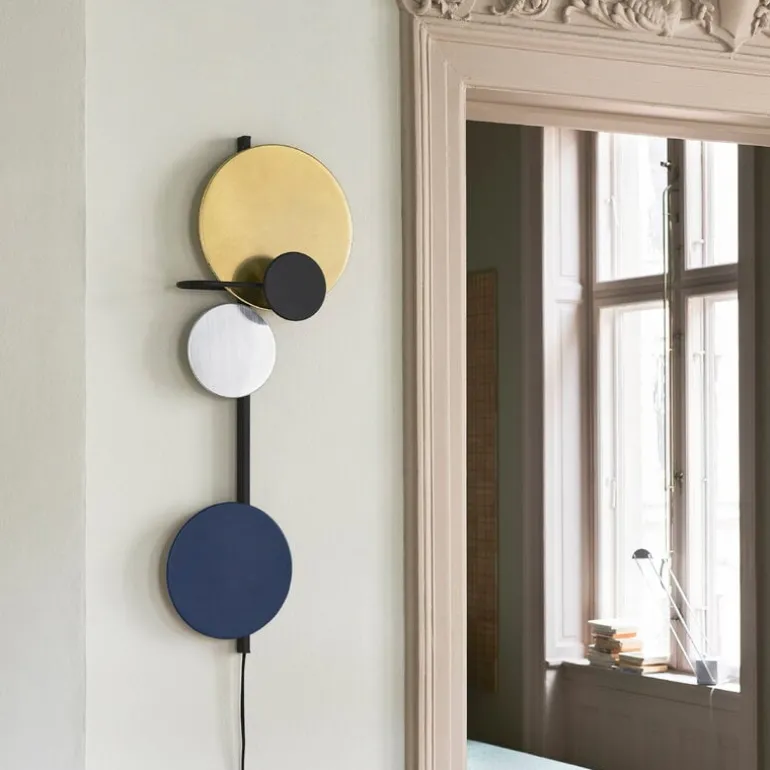 PLEASE WAIT to be SEATED Planet vägglampa, marinblå