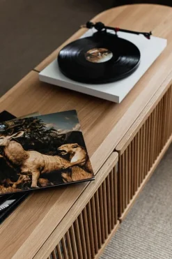 Poiat Bastone lågt sideboard med dörrar, ek