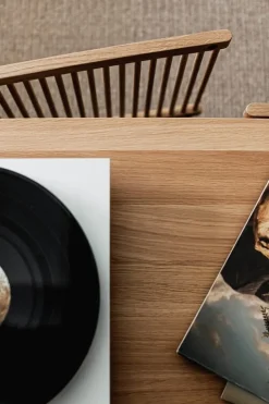 Poiat Bastone lågt sideboard med dörrar, ek