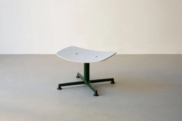 Raawii Arba fotpall, plywood, mörkgrön - ljusgrå