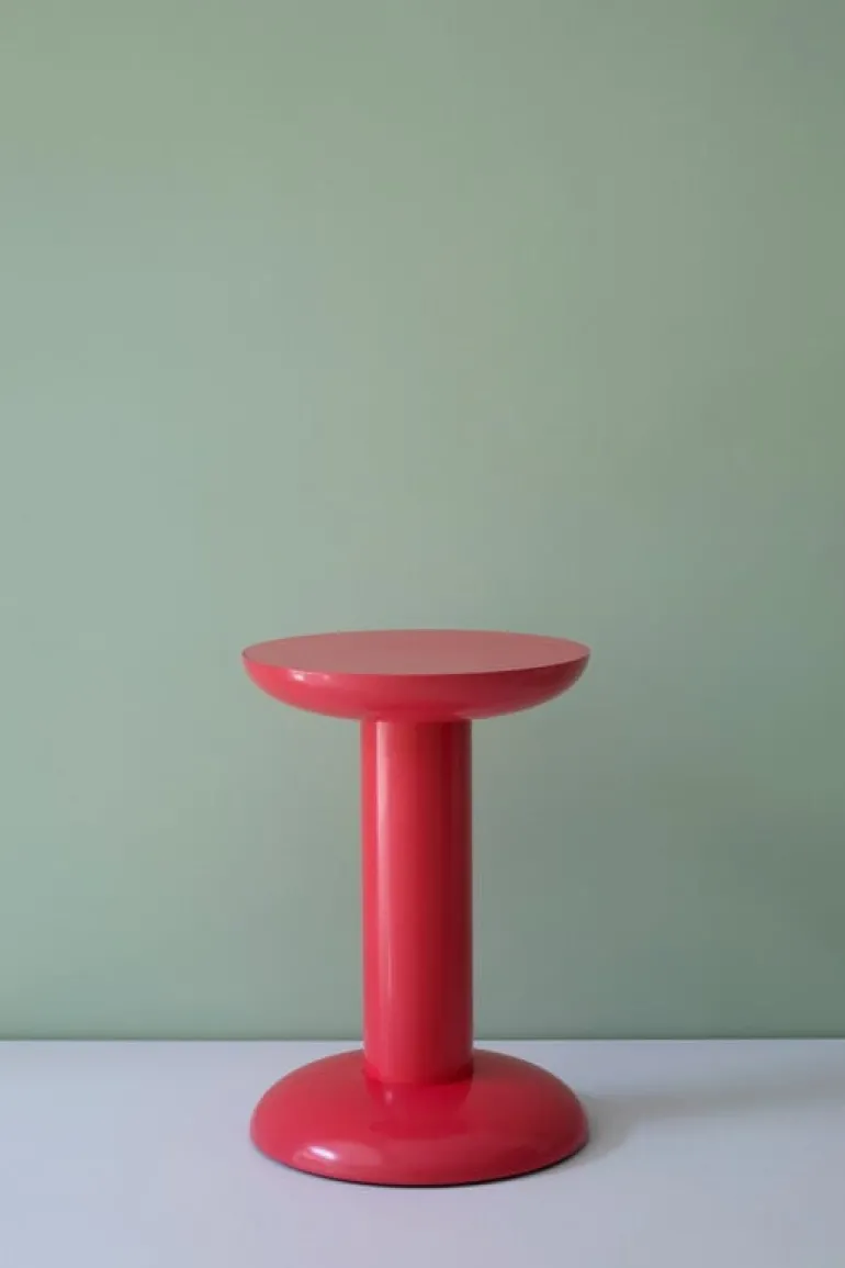 Raawii Thing pall, karminröd