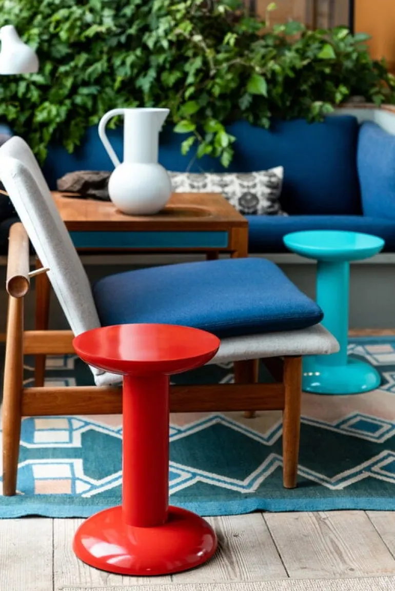 Raawii Thing pall, karminröd