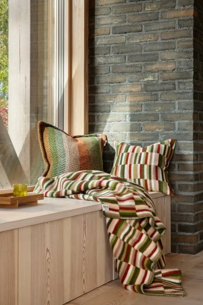 Røros Tweed Ida filt, 135 x 200 cm, oliv - vinröd