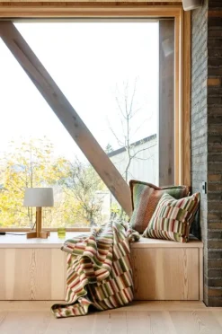 Røros Tweed Ida kudde, 50 x 50 cm, oliv - vinröd