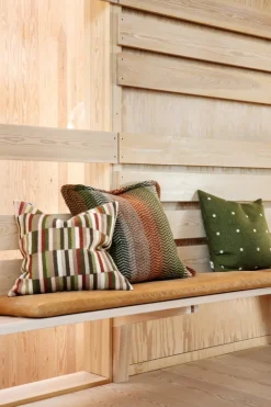 Røros Tweed Ida kudde, 50 x 50 cm, oliv - vinröd