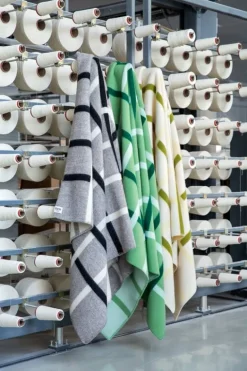 Røros Tweed Knut pläd, 135 x 200 cm, duvgrå