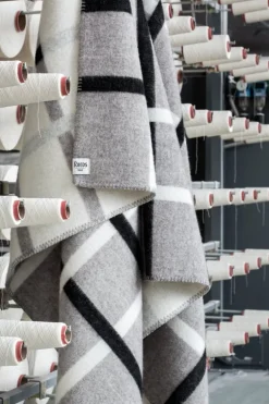 Røros Tweed Knut pläd, 135 x 200 cm, duvgrå